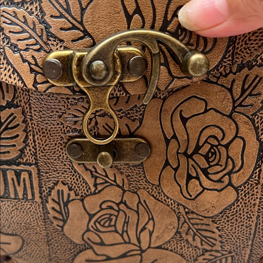 Mexican Tan Floral Tooled Leather Crossbody with Brass Clasp - Picture 3 of 14